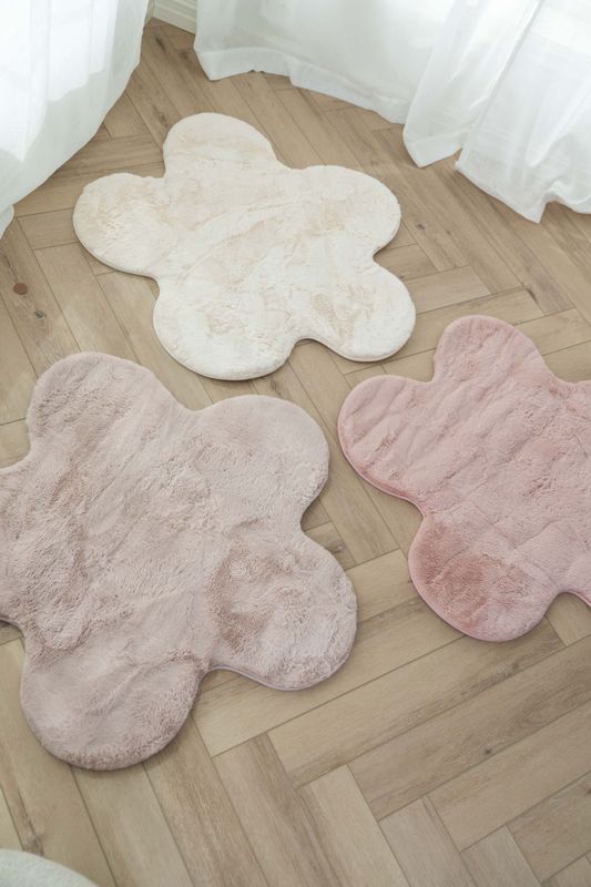 Barneteppe blomst – beige