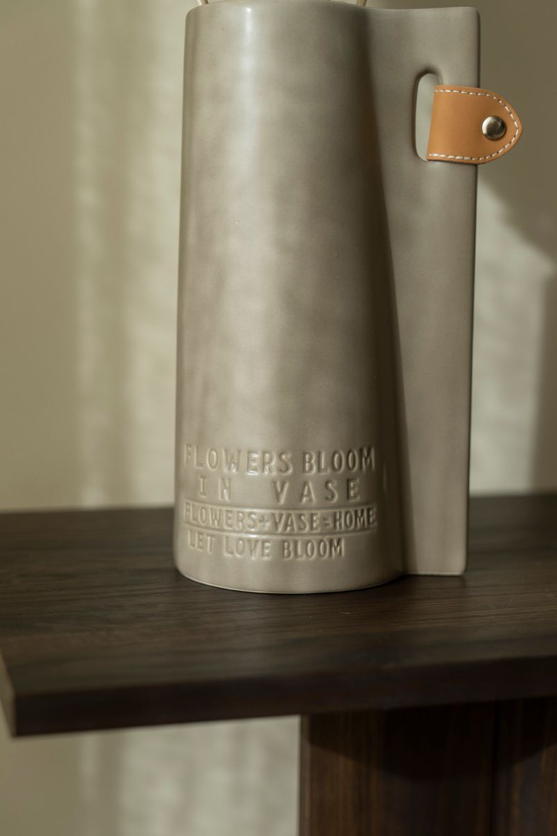 Vase - Relieff - 13x10,5x24cm - Brun