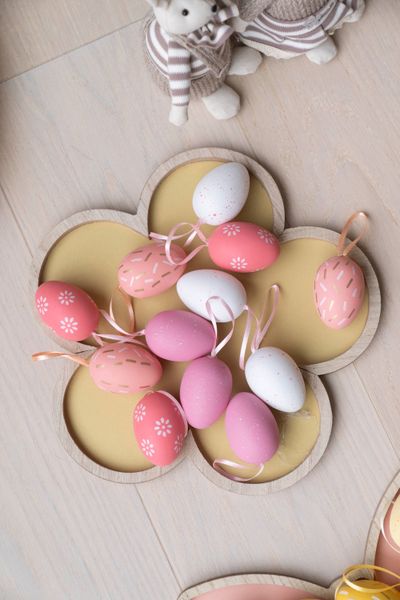 Hovedbilde Trebrett blomst – 29,5×22,5 cm – Gul