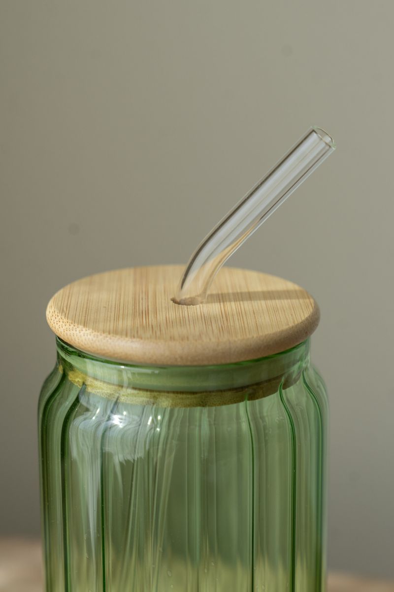 Glass med sugerør – 500 ml – Grønn