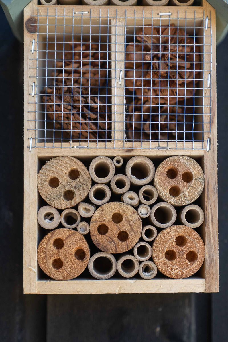 Insekthotell tre – 17×10×29 cm – grønn