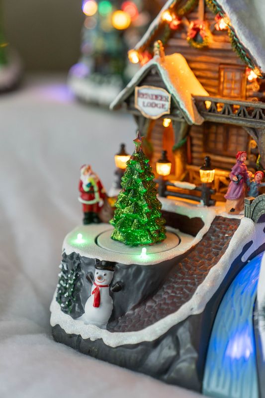 Juleby – Reindeer Lodge med tog