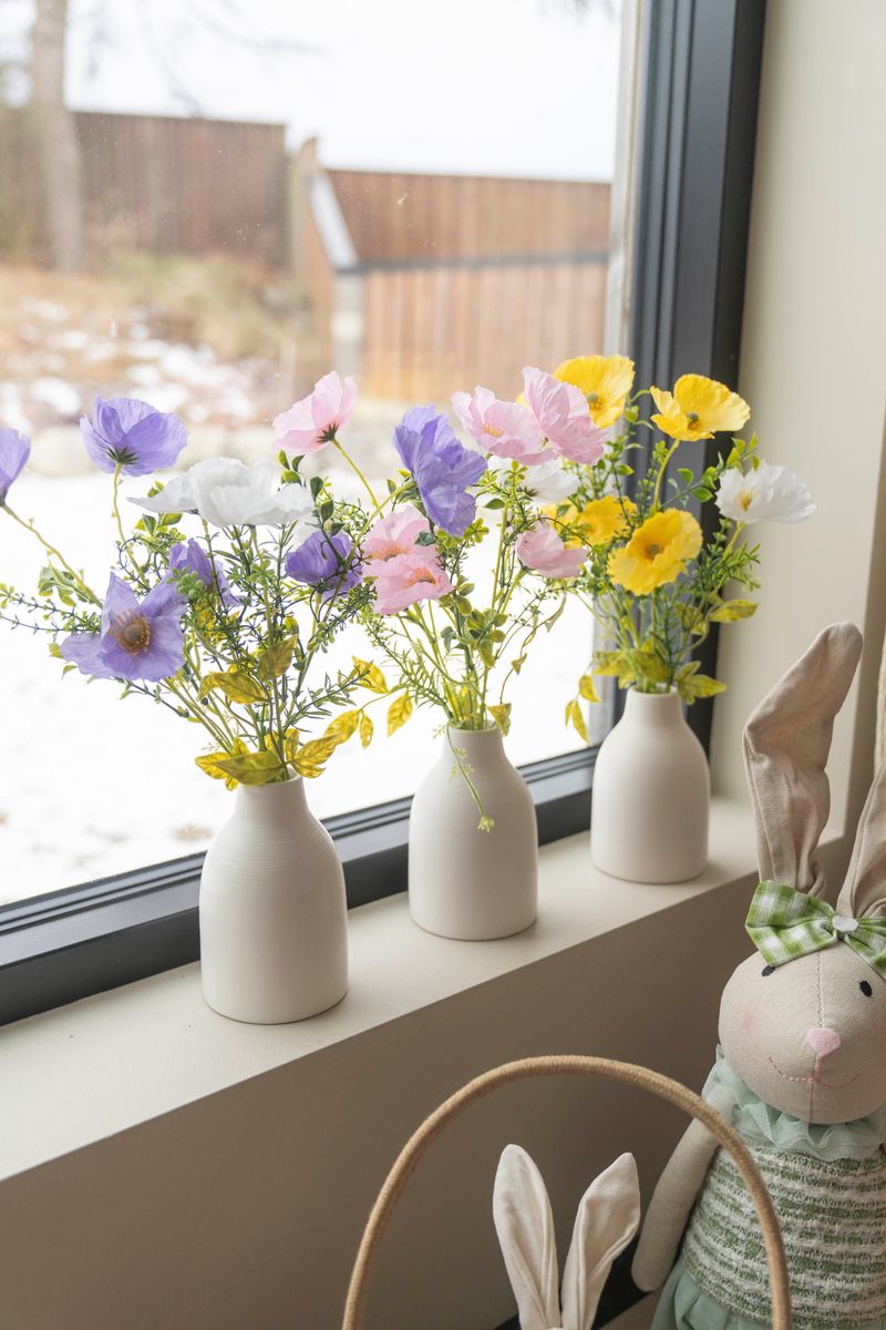 Kunstig blomst i dolomittvase – 9×9×36 cm – Gul