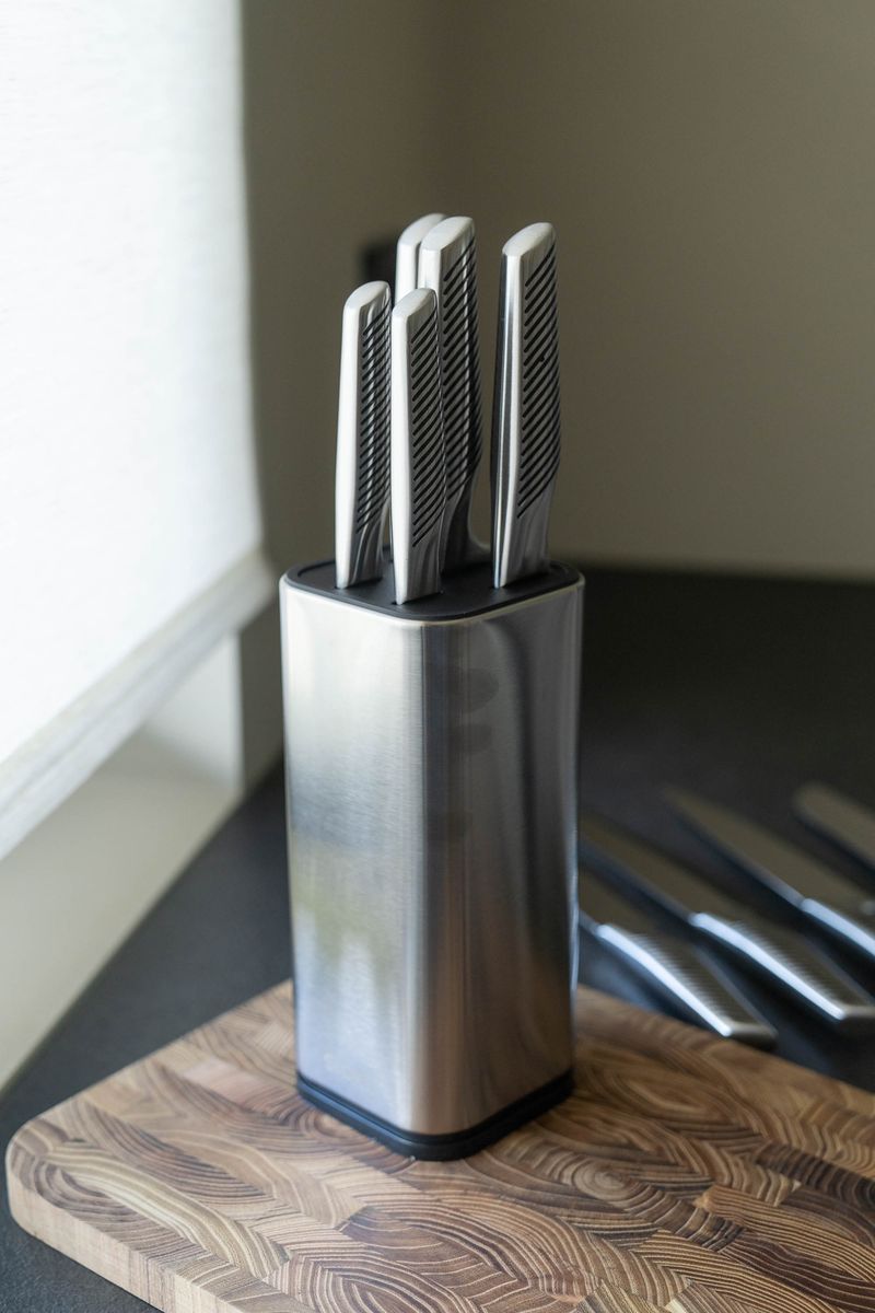 Knivsett med knivblokk