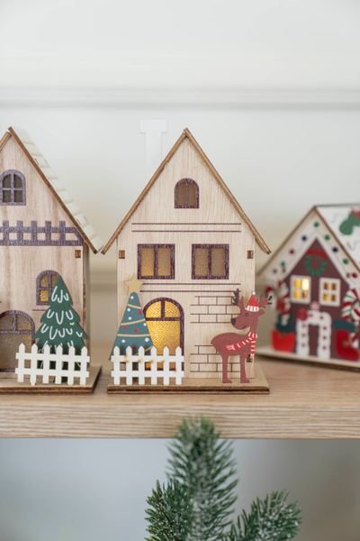 Hovedbilde Treby - Hus 15cm m/Reinsdyr
