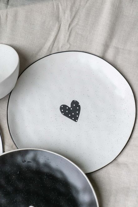 Hovedbilde Hjerteglimt Tallerken 27,5cm - Prikker