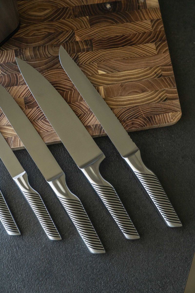 Knivsett med knivblokk