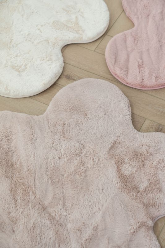 Barneteppe blomst – beige