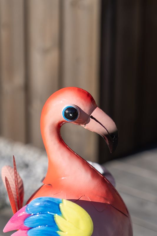 Hagedekorasjon i metall – flamingo