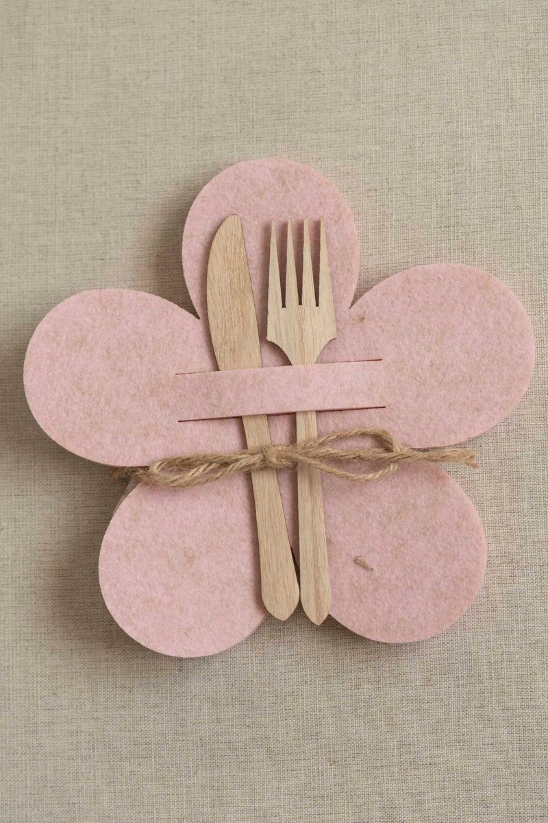 Bestikkholder blomst – filt – Rosa